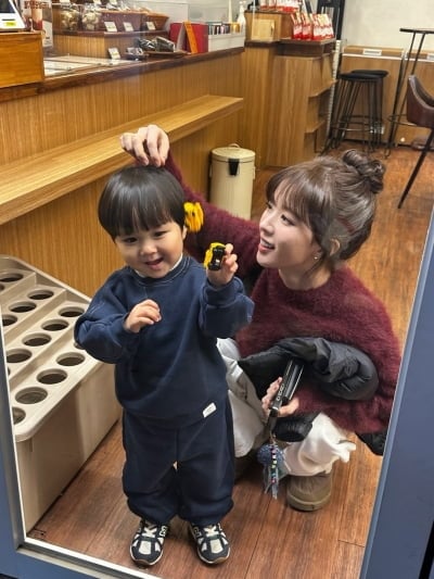 '165cm 39kg' 뼈말라 노정의, 아역 옆에서도 소멸 직전 얼굴…쉴 틈 없는 미모 열일 중