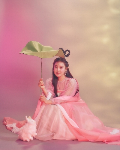 '행사비 3500만' 송가인, 선녀가 실존하면 이런 모습…핑크빛 아우라로 올킬한 화보