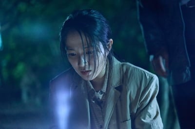 김혜윤, 2%대 시청률 굴욕 씻을 기회 잡았다…13년 만에 처음으로 호러 영화 도전 ('살목지')