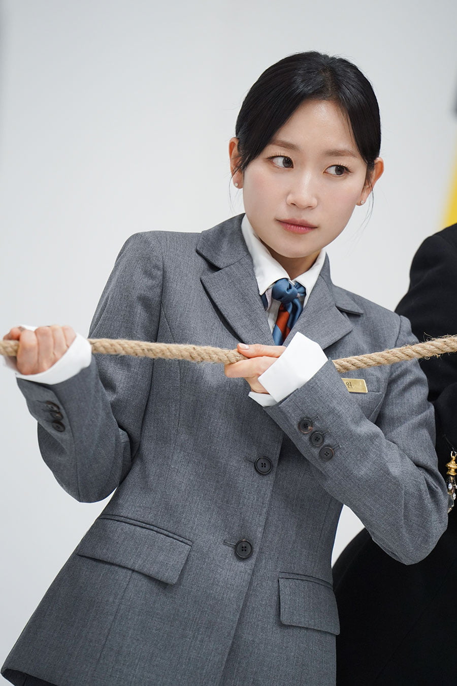 김슬기, 드디어 근황 전해졌다…은행원 변신('불란서 금고')