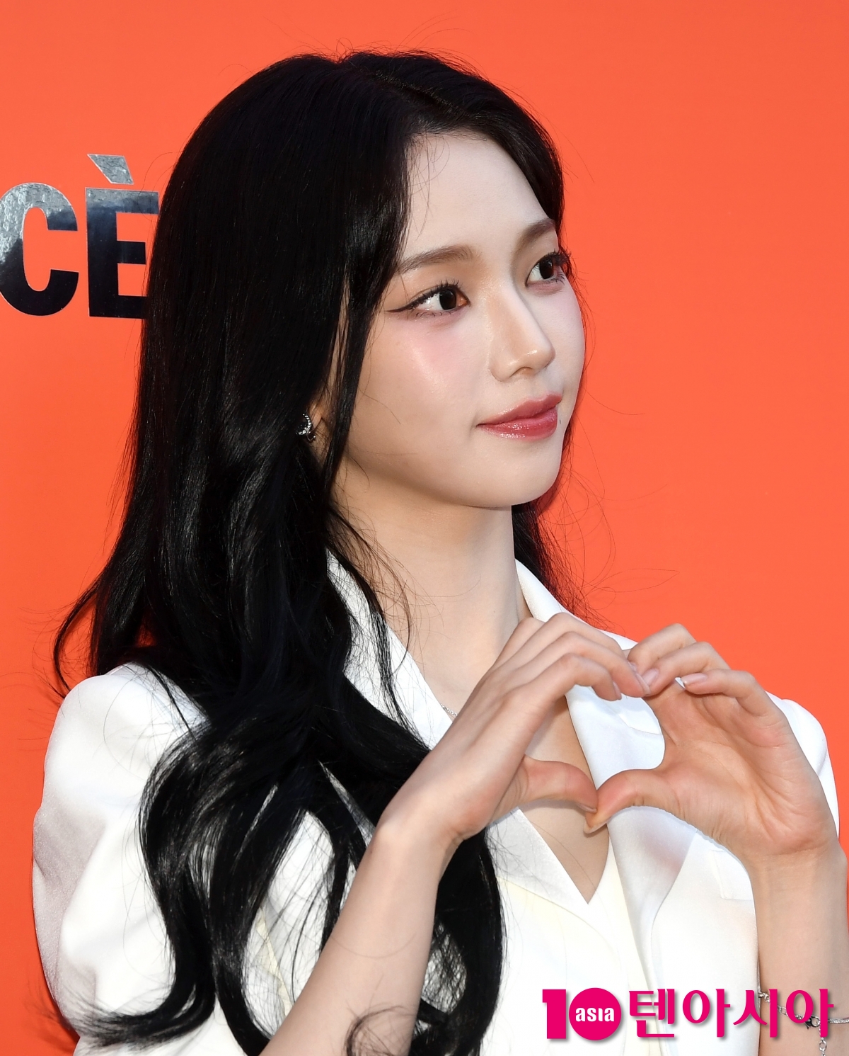 에스파 카리나, 예쁨주의보...각도 무시하는 미모[TEN포토+]