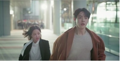 연우♥김현진, 뜻깊은 인연 맺었다…아찔한 위기 속 두 손 맞잡으며 운명적 서사 오픈 ('포비아')