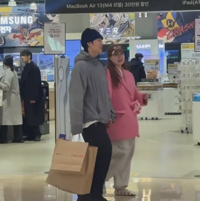 현아, 다이어트 한다더니…♥용준형과 근황 포착