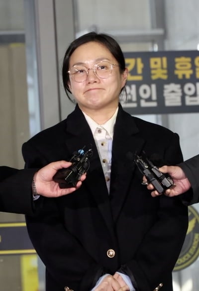 "사실이 아닌 부분 바로잡을 것" 박나래, 7시간 30분 동안 첫 피고발인 조사 마쳐