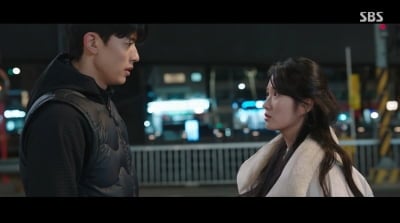 "할 거면 제대로 하자" 로몬, 김혜윤에 입맞춤…시각 친구는 심장마비 '충격' 엔딩 ('오인간') [종합]