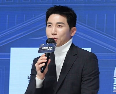 유세윤, 한겨울에 뭐 하는 거야…눈밭에서 상의 탈의 감행 ('독박투어4')