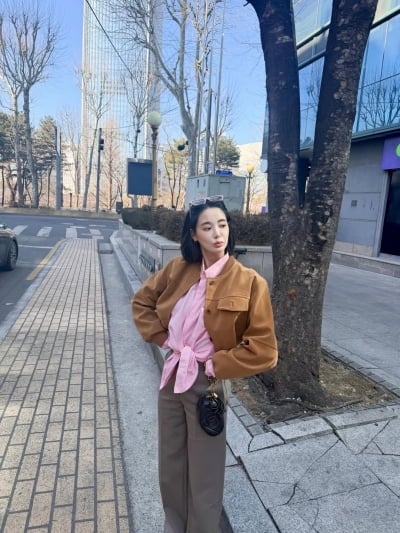 이주연, '레이디두아' 깜짝 등장하더니 달라진 비주얼…핑크 셔츠 묶고 드러낸 '한 줌 허리'