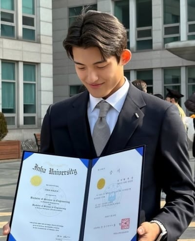 골든벨 출연했던 아린 남동생, 인하대 졸업했다…해병대 전역하더니 화보 뺨치는 현장