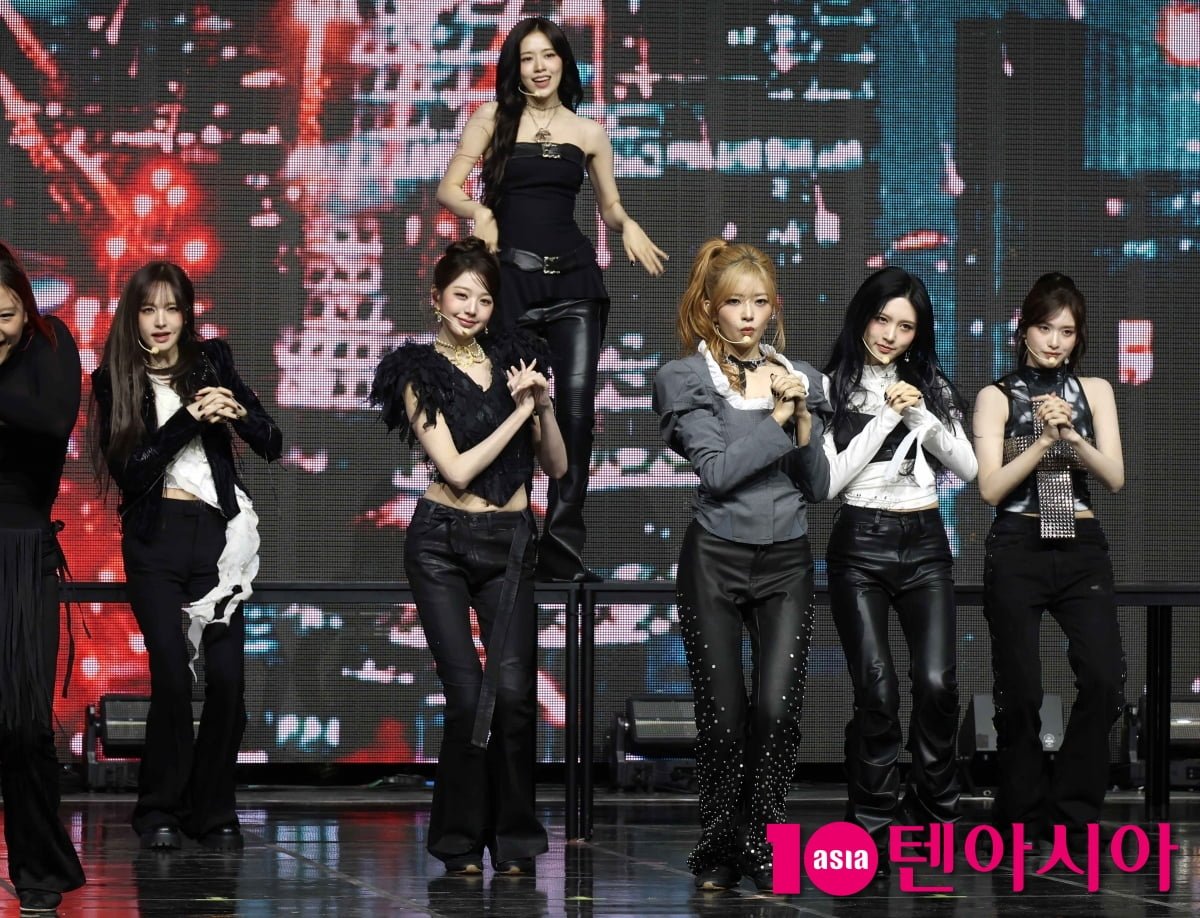 아이브, 중독성 강한 타이틀곡 'BLACKHOLE(블랙홀)'[TEN포토+]