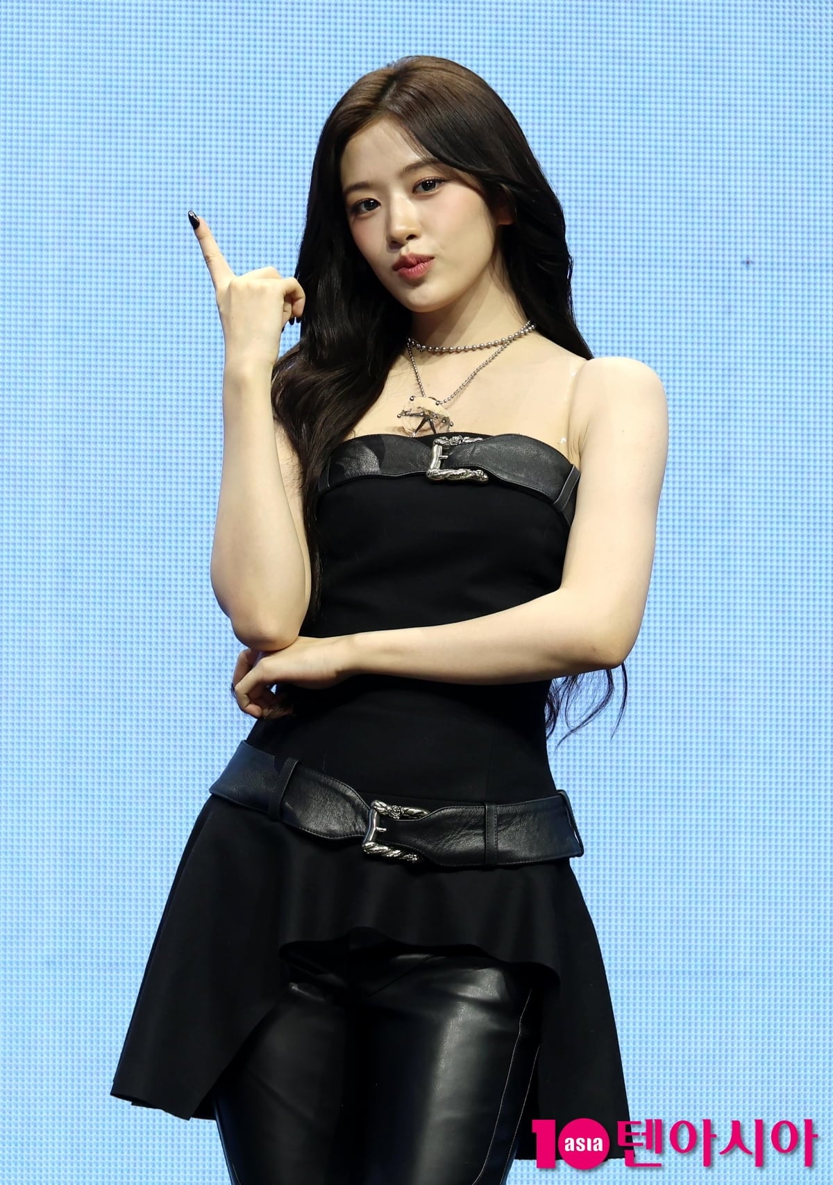 아이브 안유진, 쇄골미인...오프숄더로 섹시하게[TEN포토+]