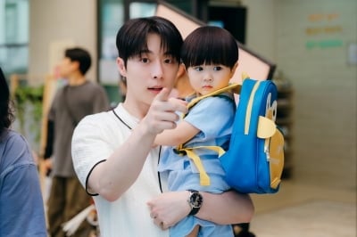 배인혁, 동거녀와 '조카' 직접 키우고 있었다…품에 안은 사진 공개('우주를 줄게')