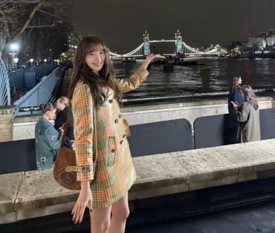 윤아, 명품 B사 코트 찰떡이네…런던서 근황 보니