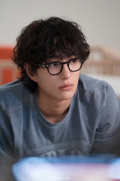 송강 이어 주목받고 있다는 '한예종 출신' 남배우, 1%대 시청률 뚫고 존재감 각인 ('우주를')