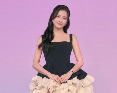 [종합] 부정확한 발음, 어색한 표정 늘 논란이었는데…지수, '월간남친'은 다를까