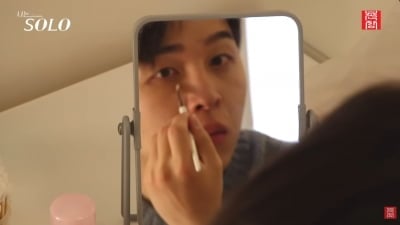 '30기' 영식, 운전 면허 반납 수준인데…화장은 '전문가급' 반전매력 ('촌장')