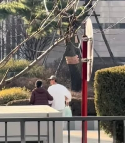 '환승연애4' 출연자, 치어리더와 또 열애설…팔짱 낀 채 아파트 단지로