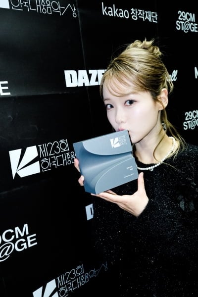 한로로 겹경사, '자몽살구클럽' 한대음 수상에 소설 베스트셀러 1위까지