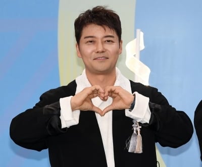 '나는솔로' 연예인 특집은 어쩌고…전현무, 결국 KBS ♥연애 프로그램 제안에 솔깃 ('사당귀')