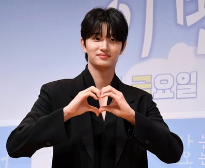 이채민·문상민 다음은 김재원이었다…'Z세대 문짝남'들의 멈출 줄 모르는 열일 행보 ('뮤뱅')