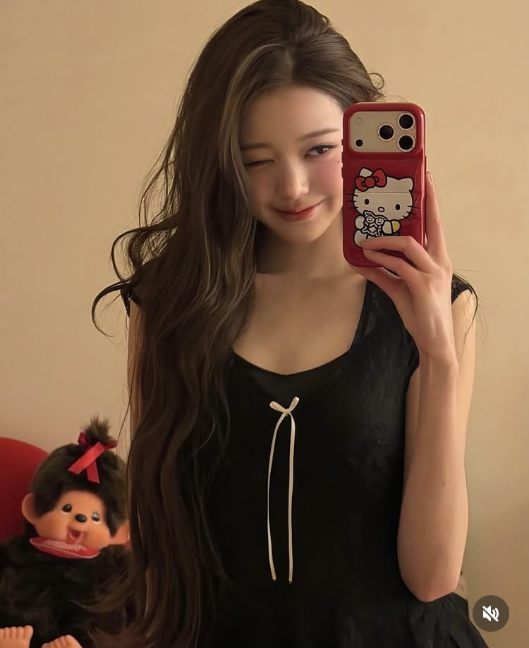 다이브 또 기절…장원영, AI 같은 인형 미모 자랑