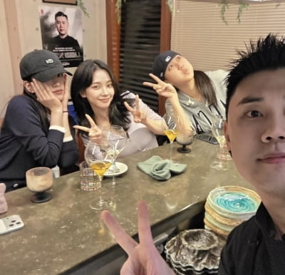 권성준 셰프, 톱가수 3명 사이에서 청일점…최애는 카리나인가봐