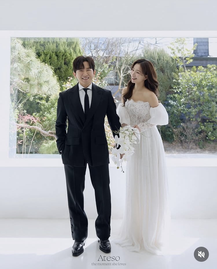 이민우, 아내와 알콩달콩 웨딩 화보 공개