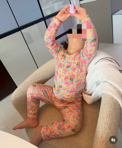 랄랄 딸, 밥이 부족했나…약까지 쪽쪽 빨며 폭풍 원샷