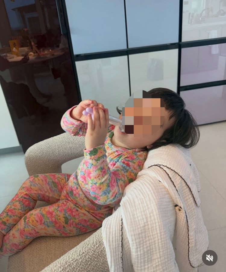 랄랄 딸, 밥이 부족했나…약까지 쪽쪽 빨며 폭풍 원샷