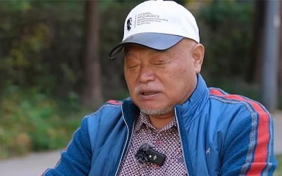 김흥국, 정치 활동 중단 이후 근황은…이번엔 축구 응원 나선다