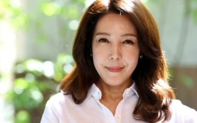 '재혼' 전수경, 결혼식날 사고 당했다…"차에서 튕겨 나가, 美 남편 코뼈 부러져" ('아빠하고')