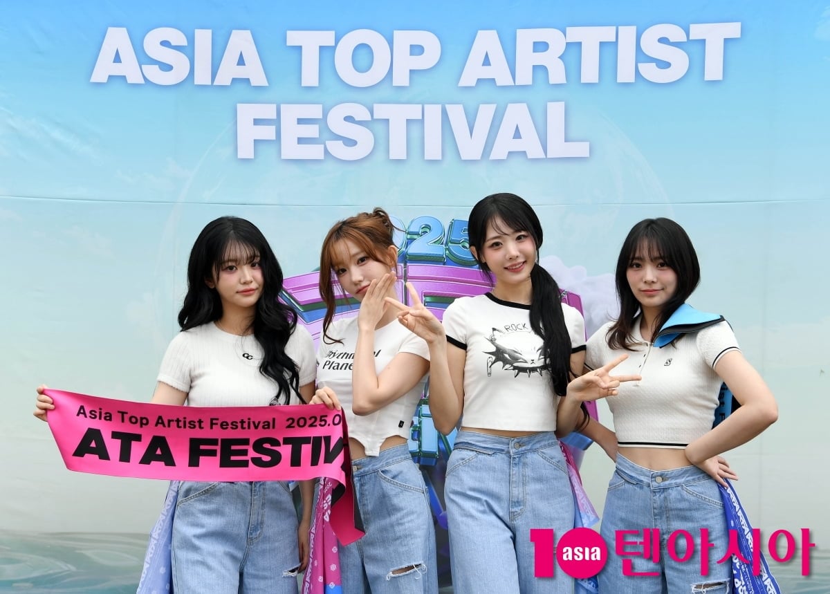 [공식] 어린이 팬 연락받은 QWER, 3000만원 기부 "팬들과 플리마켓 수익금" 