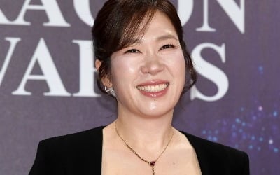 "염혜란 때문에 대본 고쳐"…'스포 발설' 유명 감독, 돌연 폭로했다 ('톡파원')