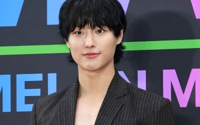 [공식] 유재석에게 사과 받고, 나영석 만난다…아이유 소속사 가수, '십오야' 라이브 출격