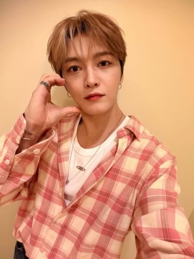 '재산 1조설' 김재중, 핑크빛 근황 전했다…40세 도저히 안 믿기는 '비주얼 쇼크'