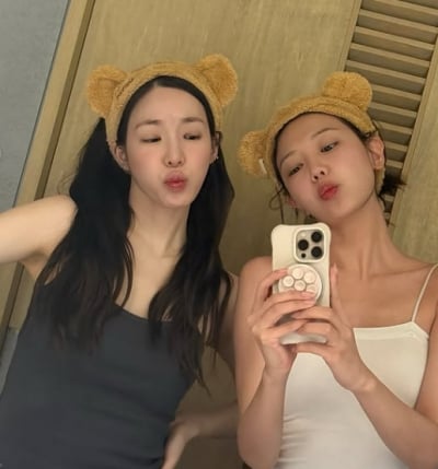 '소녀시대 첫 품절녀' 티파니, '15년차 열애' 최수영과 합의 봤나…온통 한 사람 비췄다