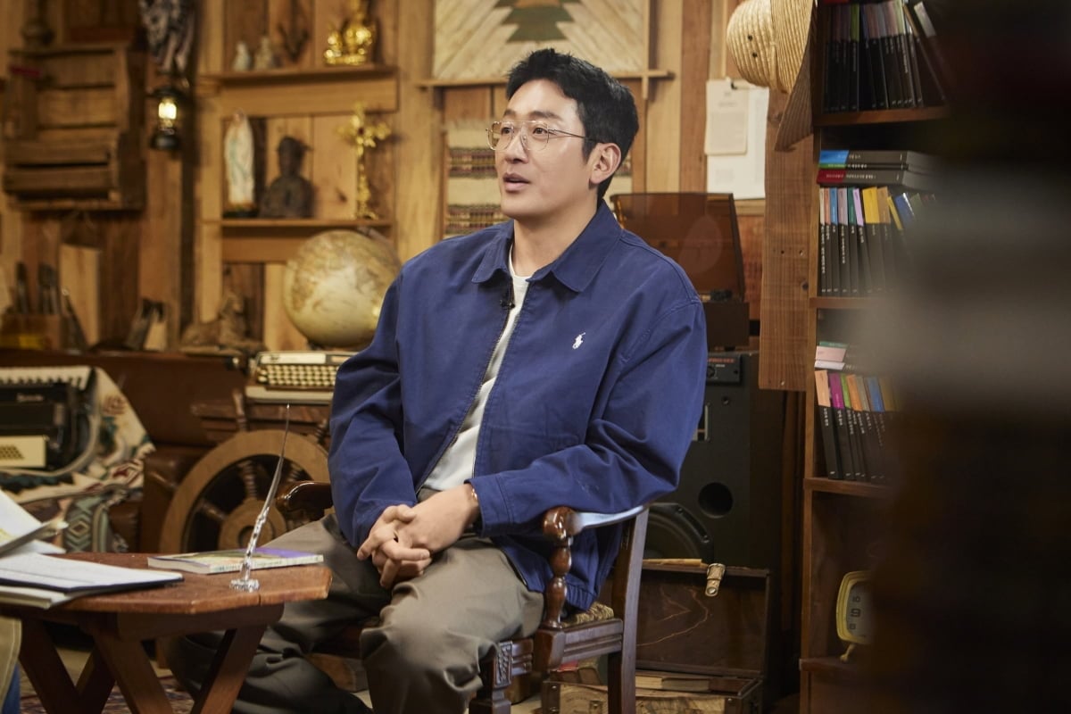 하정우, ♥차정원과 공개 열애 1달 만에…"행복해" 속내 밝혔다('강호동네서점')