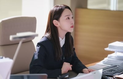 신혜선, 5살 연하 공명과 ♥핑크빛…"서로에게 뜨겁게 스며들어" 아찔한 로맨스 ('은밀한')