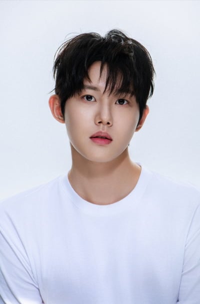 [공식] 연예인 등용문 논란 불거졌는데…'솔로지옥' 안경사 우성민, 연예기획사 계약