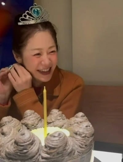 '55세' 고현정, 문구점 왕관 쓰고 생일파티...조각 케이크에도 "행복"
