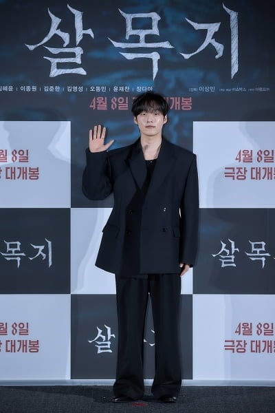 '프듀' 출연 당시 55위로 탈락한 배진영 동문, 김혜윤 손잡았다…9년 만에 영화 데뷔 ('살목지')