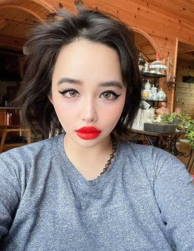 "국민들에게" 박봄, 멤버 또 마약했다고 하더니…사과 없이 '얼굴 자랑'