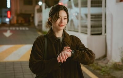 고윤정, 김선호와 ♥핑크빛 2개월 만에 깜짝 소식 알렸다…드라마 '모자무싸' 첫 스틸컷 공개