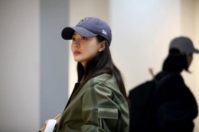 '50세' 김희선, 미모 만큼 미적 감각도 수준급…나이 잊은 '미친 워커홀릭'