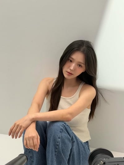 '33세' 김지은, 어딘가 달라진 비주얼…성숙미 터지는 새 프로필 공개