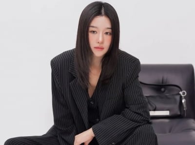 '169cm 43kg' 서예지, 논란은 이제 뒤로 하고…뼈만 남은 '충격 수트핏'