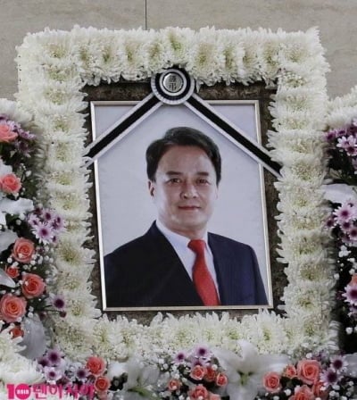 '미투 사건' 가해자로 지목→경찰 조사 사흘 앞두고…故조민기, 오늘(9일) 8주기