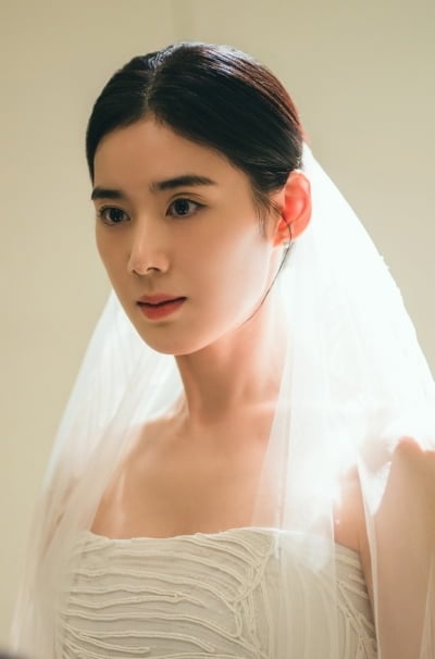 정은채, 알고보니 ♥결혼 준비 중이었다…최고급 웨딩드레스 입은 사진 유출 ('아너')