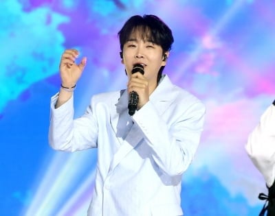 송민준, 봄비 내릴 때 함께 우산 쓰고 싶은 남자 트로트 가수 1위 [TEN차트]