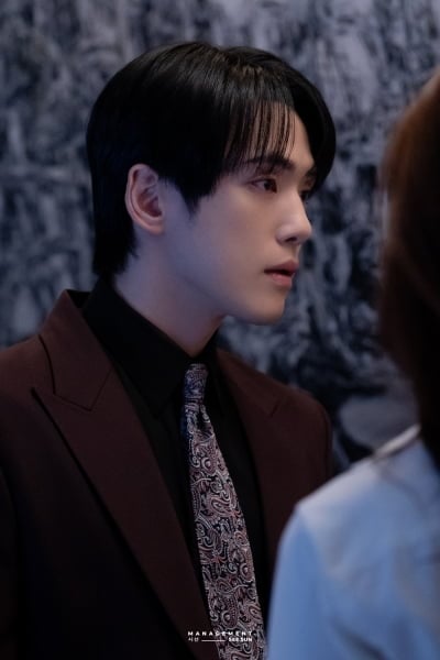 김정현, ♥핑크빛 소식 전해졌다…상대는 4살 연상 박민영 "사랑에 빠진 기분" ('세이렌')