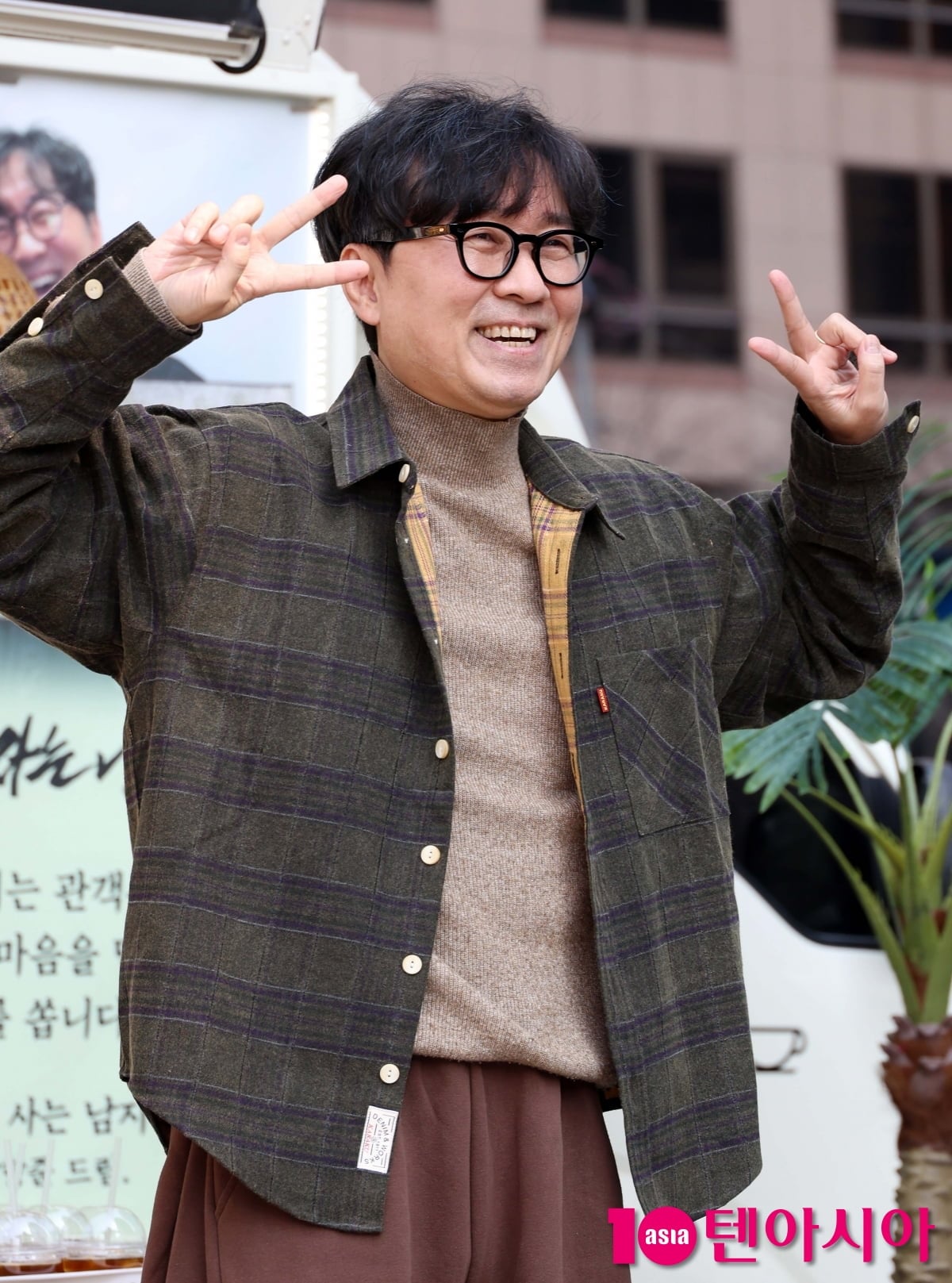 '왕사남 1200만' 장항준 감독, 개명,귀화,성형 대신...커피차 이벤트[TEN포토+]